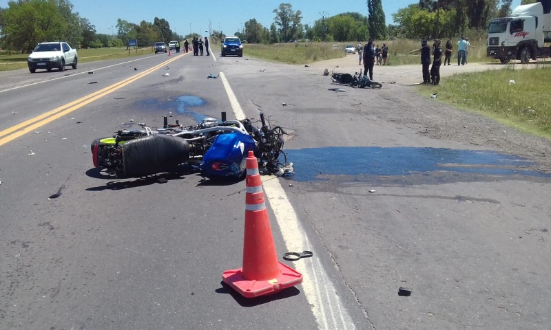 Dos motociclistas heridos tras un violento choque en la Ruta 226